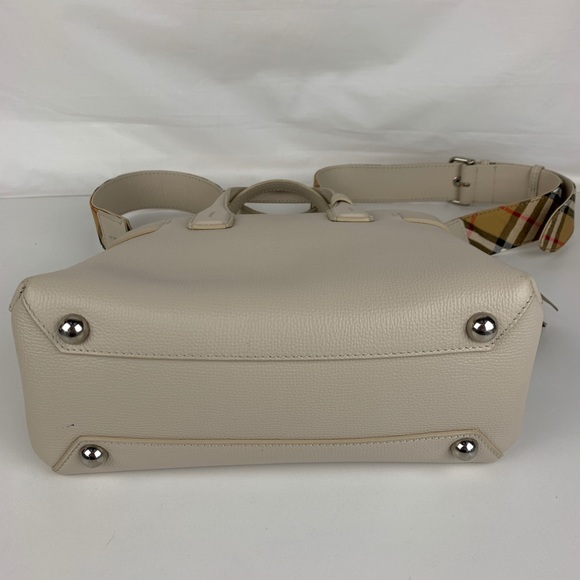 New Burberry Banner House Italian Leather Tote - Picture 7 of 8